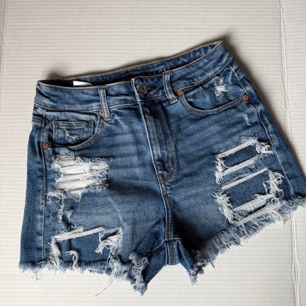 American Eagle High Waisted Distressed Denim Shorts Blue Size 4 Frayed Hem 0040